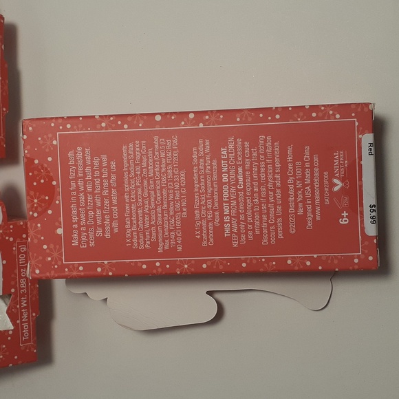 Lot of 3 packs. NIB Maison de Base bath fizzes. 5 per pack. Candy cane scent. - Picture 2 of 3